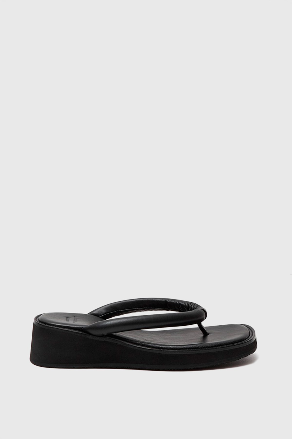 Amomento Padded Strap Flip Flop Black | WoodWood.com