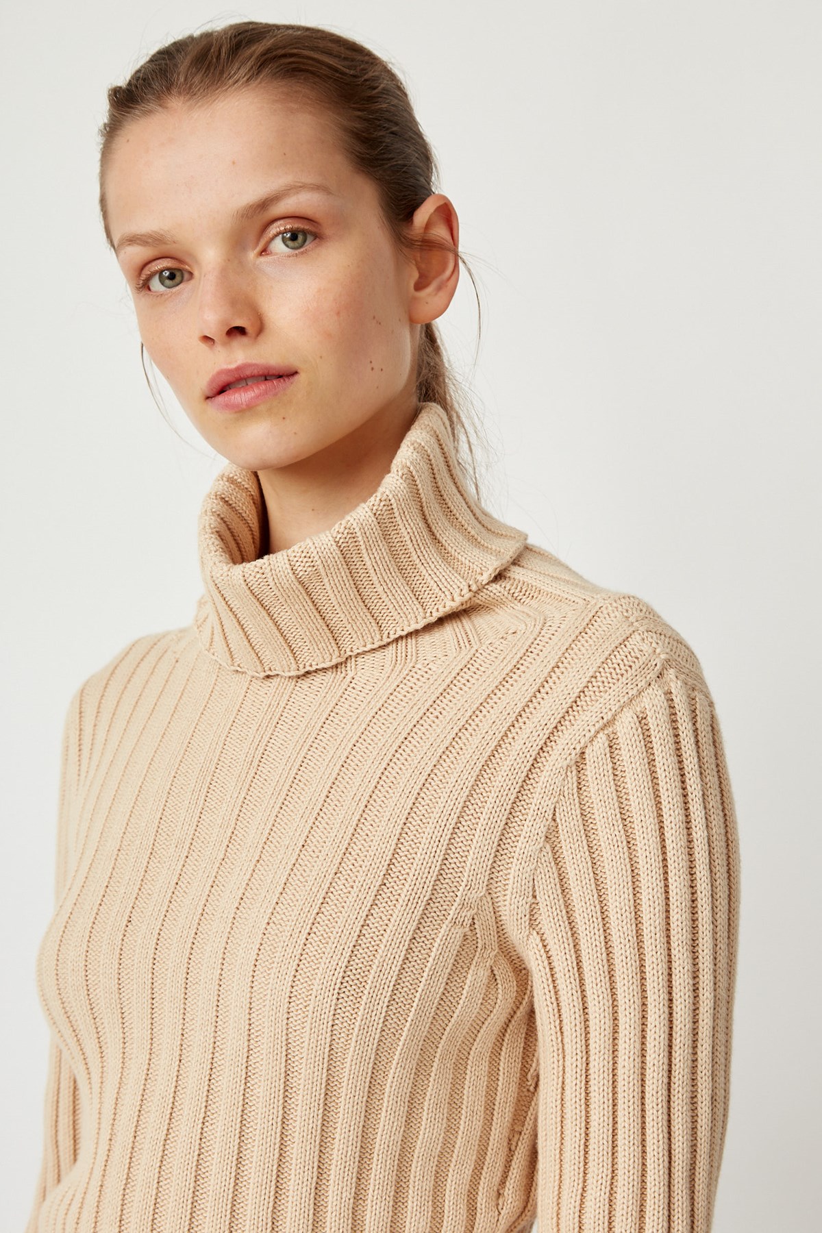 Baserange Samin Turtle Neck Cotton Rib Corda off-white | WoodWood.com