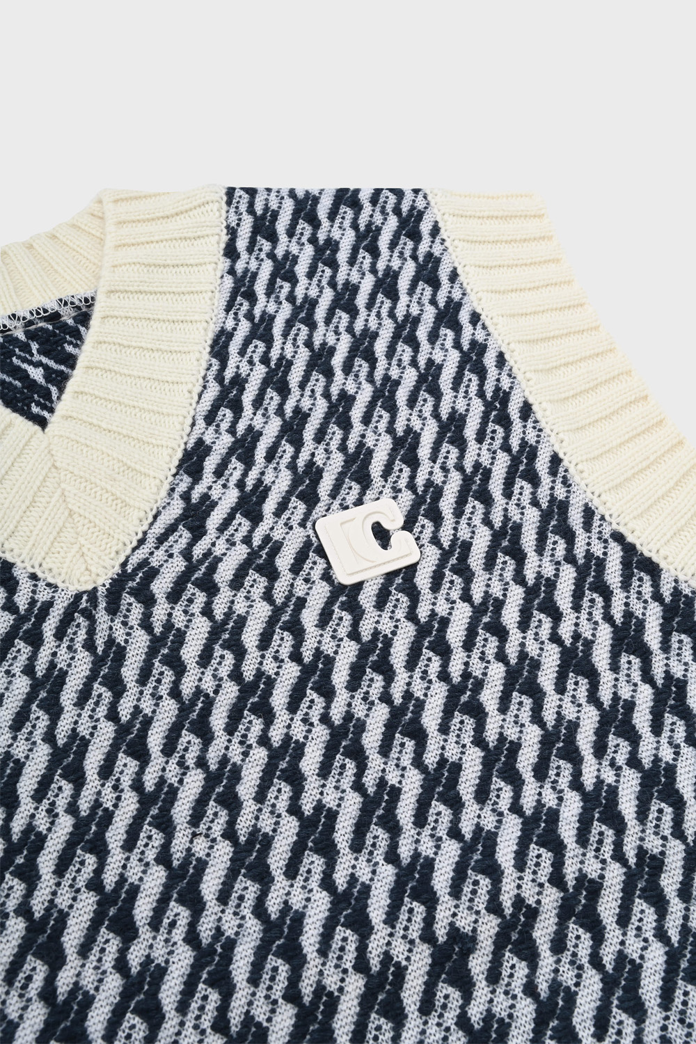 Low Classic LC Check Knit Vest Check black/white (0823) | WoodWood.com